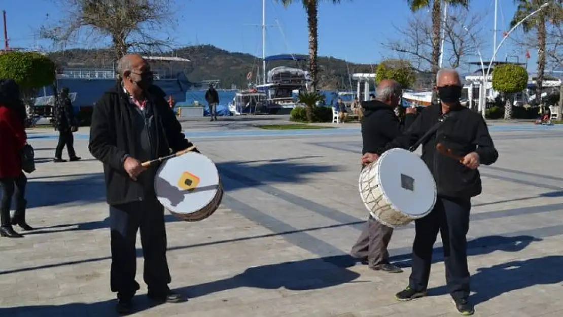 Beşkaza Meydanı'nda davullu zurnalı eylem