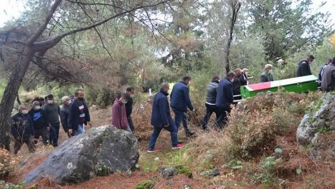 Bıçakla öldürülen anne toprağa verildi