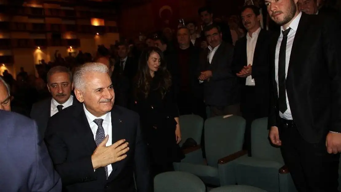 Binali Yıldırım: 'Darbe söylentilerini çıkaranlar 15 Temmuz'u düşünsün'