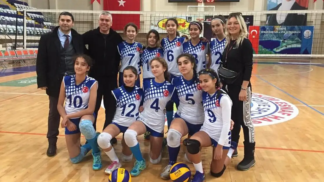 Birey voleybolda hız kesmiyor