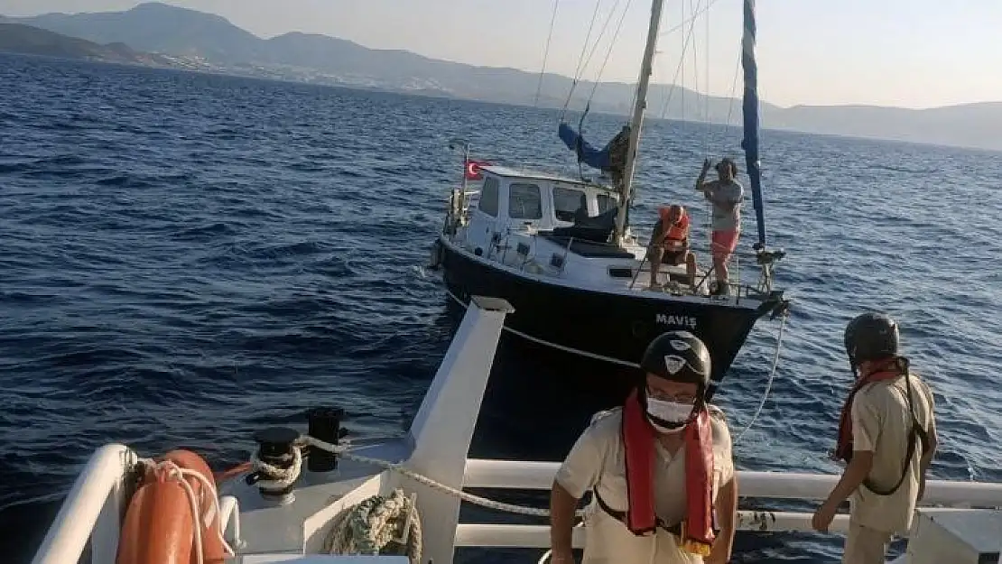 Bodrum açıklarında makine arızası yapan tekne kurtarıldı