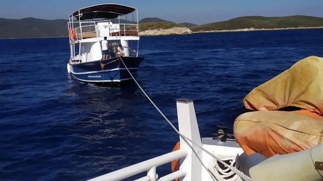 Bodrum açıklarında sürüklenen tekne kurtarıldı