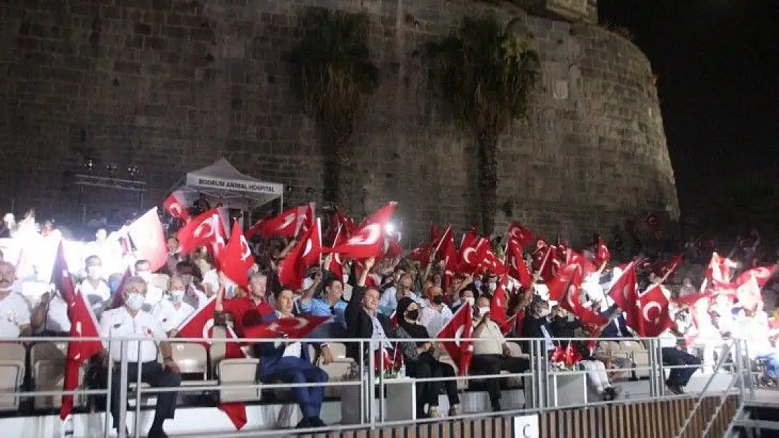 Bodrum'da 15 Temmuz gecesinde şehitler dualarla yad edildi