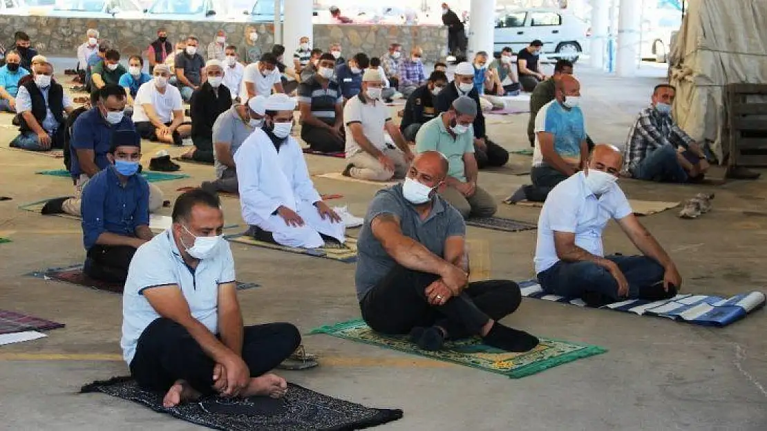 Bodrum'da cuma namazı statta kılındı