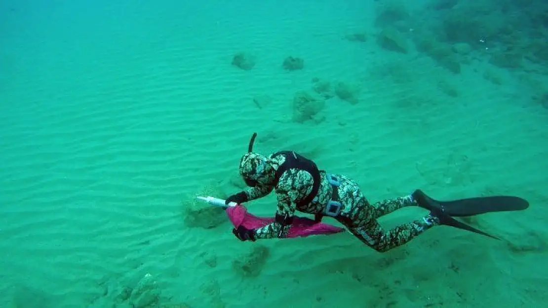 Bodrum'da deniz dibi temizliğine ilk kez sahil güvenlik ekibi de katıldı