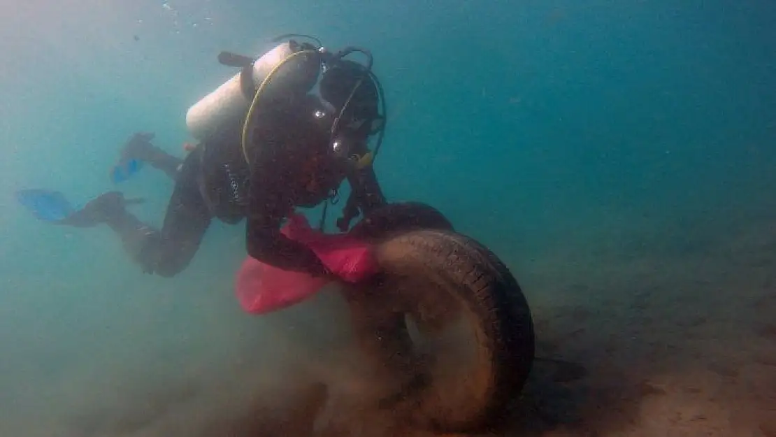 Bodrum'da deniz dibi ve sahil temizliği