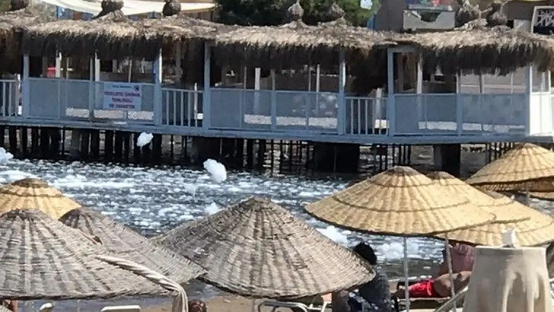 Bodrum'da denizde yapılan köpük partisi görenleri şoke etti