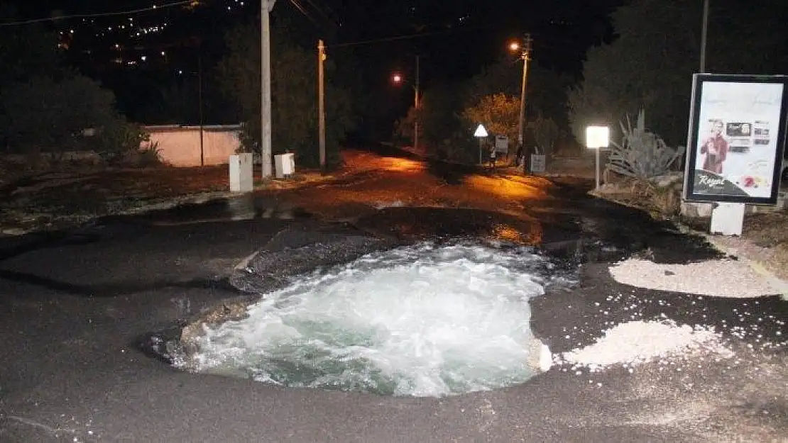 Bodrum'da evleri, iş yerlerini su bastı, esnaf isyan etti