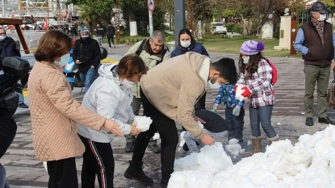 Bodrum'da ilk kez kar gören çocuklar doyasıya eğlendi