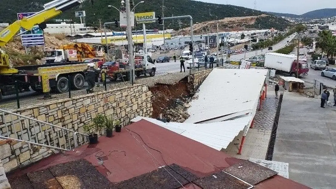 Bodrum'da istinat duvarı yıkıldı otopark çöktü