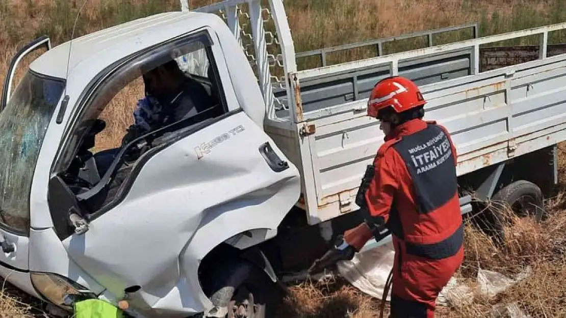 BODRUM'DA KAMYONET TARLAYA UÇTU: 2 YARALI