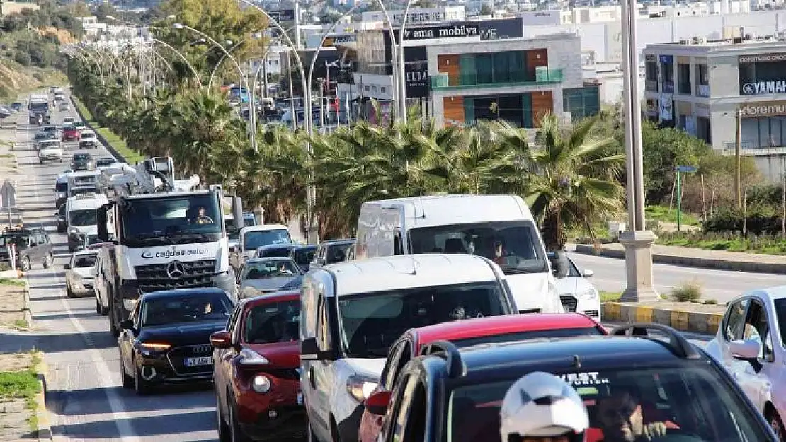 Bodrum'da oteller doldu, trafik kilitlendi, denetimler iki katına çıktı