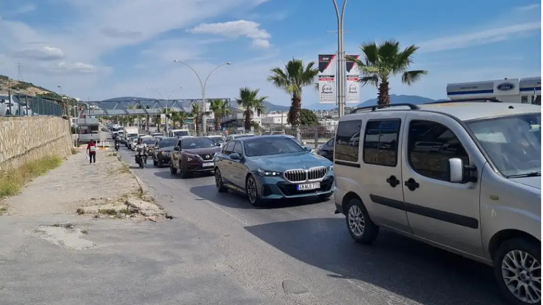 Bodrum'da  yerli turistler, trafikte yoğunluk oluşturdu