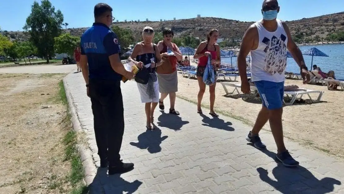 Bodrum'da zabıta önce uyarıp ardından maske veriyor