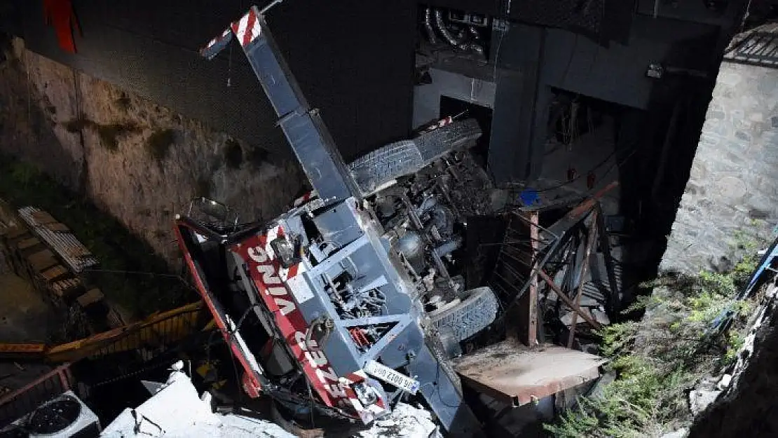 Bodrum'daki  vinç kazası güvenlik kameralarına böyle yansıdı