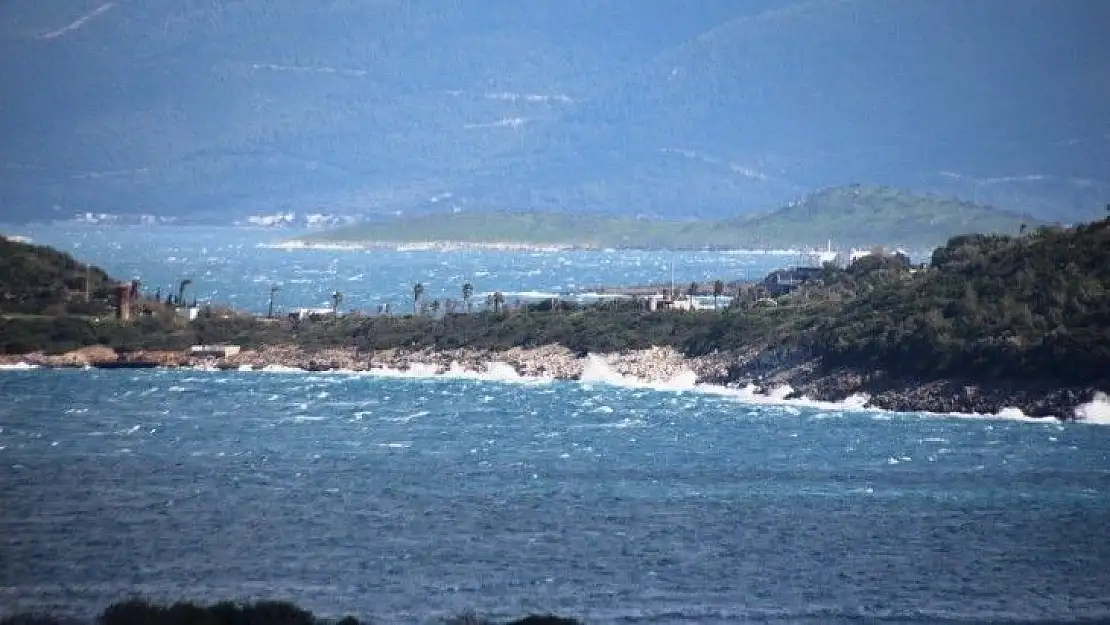 Bodrum'daki fırtına balıkçı teknelerini batırdı, dalgaların boyu 2 metreyi aştı