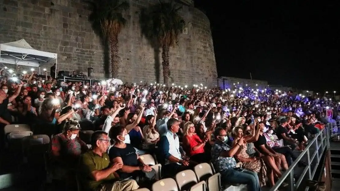 Bodrum Kale konserlerinde adım atacak yer kalmadı