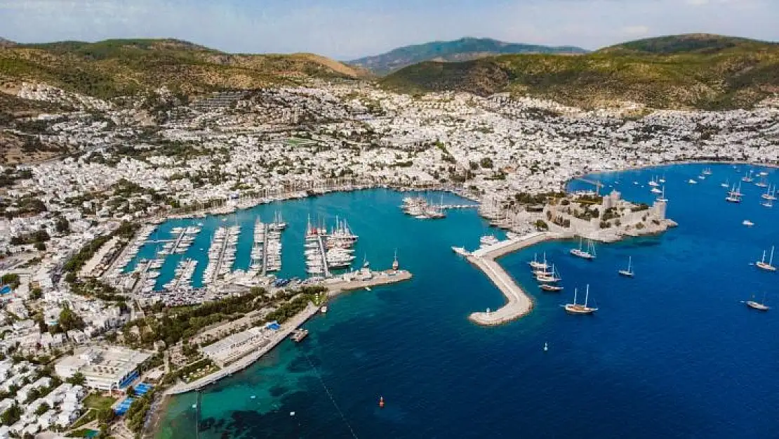 BODRUM MÜZAYEDE, YENİ SEZONUN ZİLİ'Nİ GÜMÜŞLÜK'TE ÇALIYOR