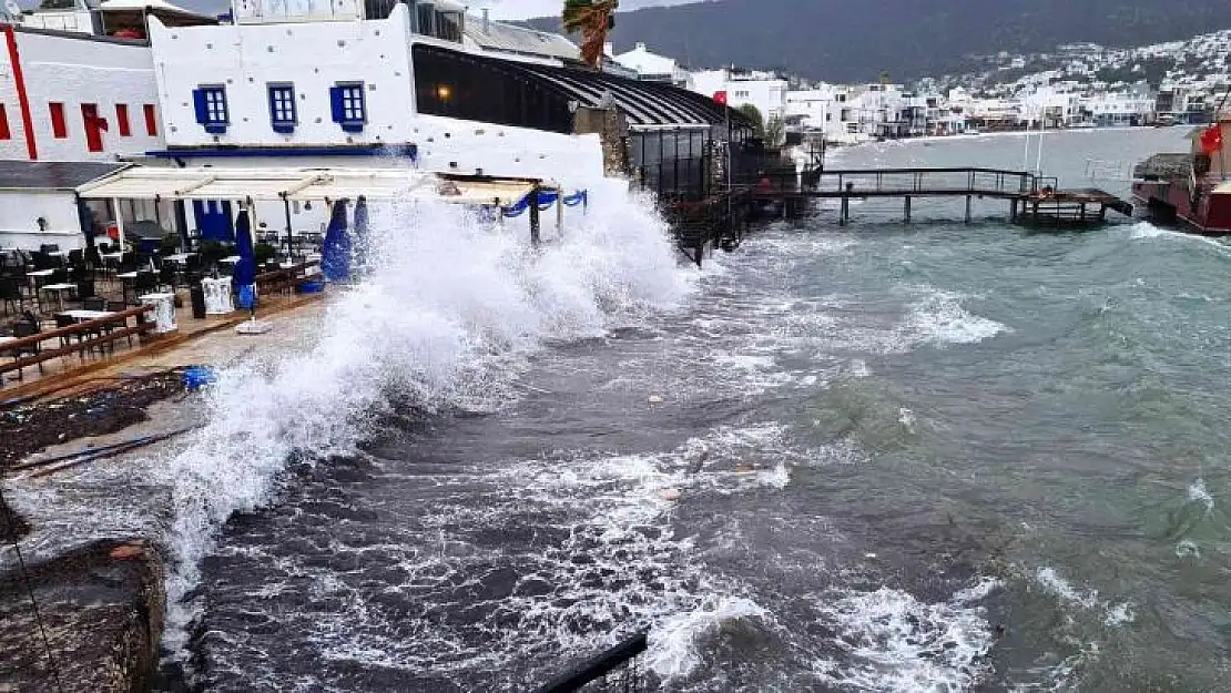 BODRUM'U FIRTINA VURDU