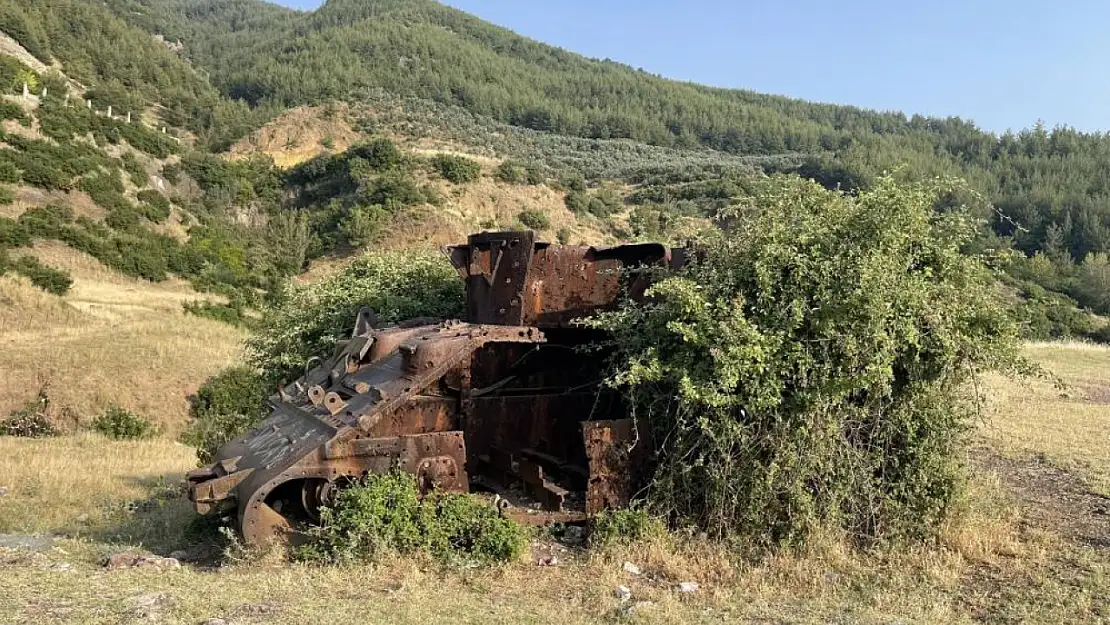 Bölge halkının ilgi odağı olan terkedilmiş tank, yıllardır gizemini koruyor