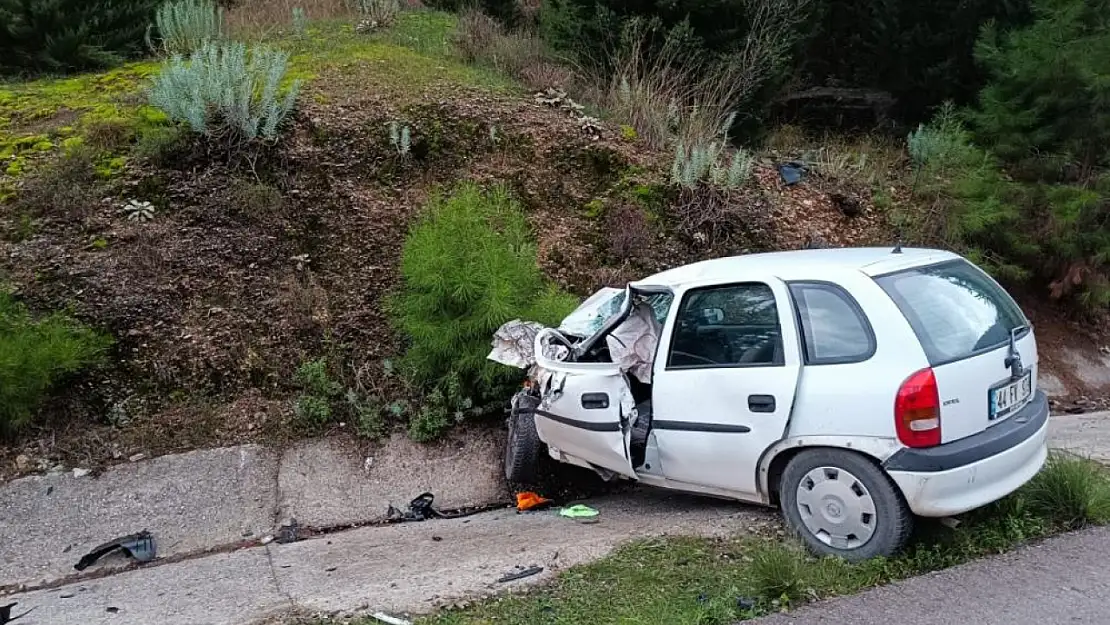 Burdur'da 2 otomobil ve tır çarpıştı: 1 yaralı