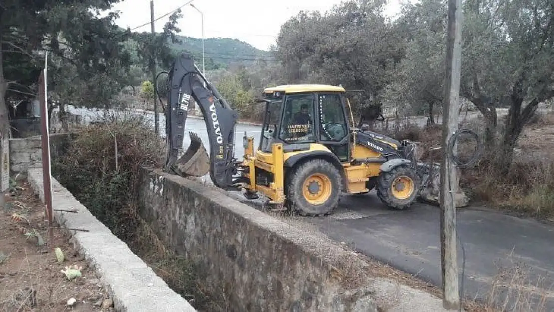 Büyükşehir 13 ilçede 149 bin metre dere temizliği yaptı