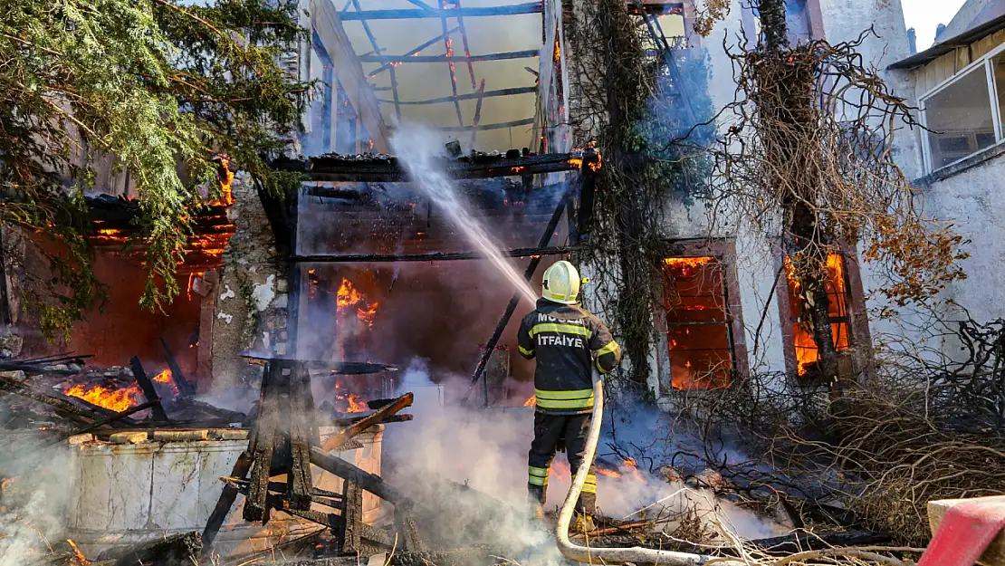 Büyükşehir İtfaiyesi Bu Yıl 2 Bin 925 İtfai Olaya Müdahale Etti