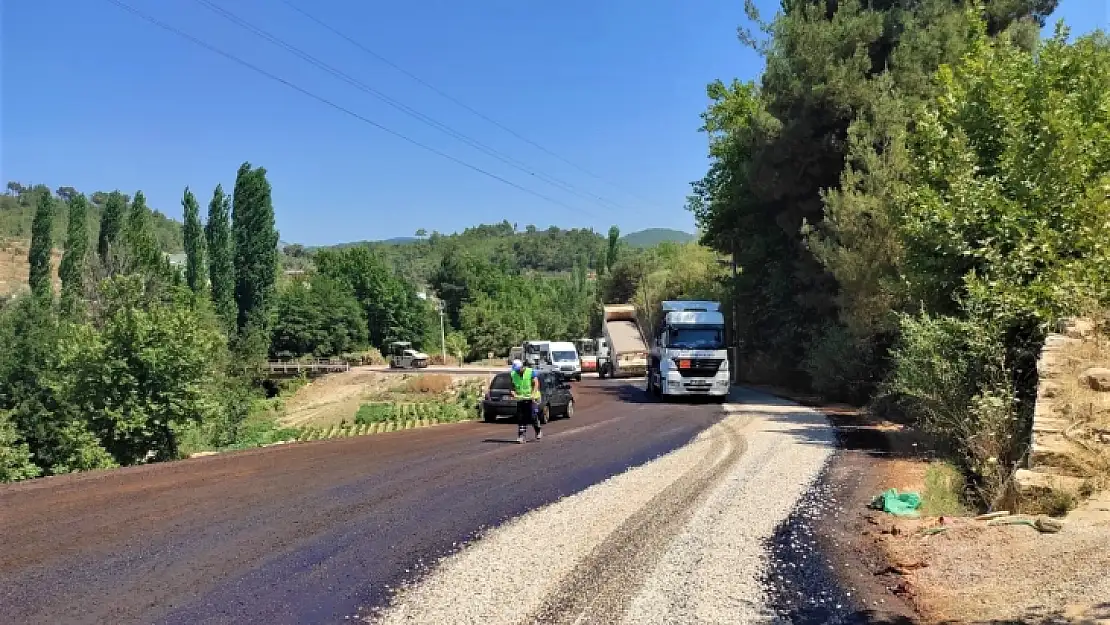 Büyükşehir Kavaklıdere'de Modern ve Güvenli Yollar İçin Çalışıyor