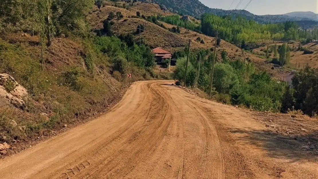 Büyükşehir Seydikemer'de yol çalışmalarını sürdürüyor