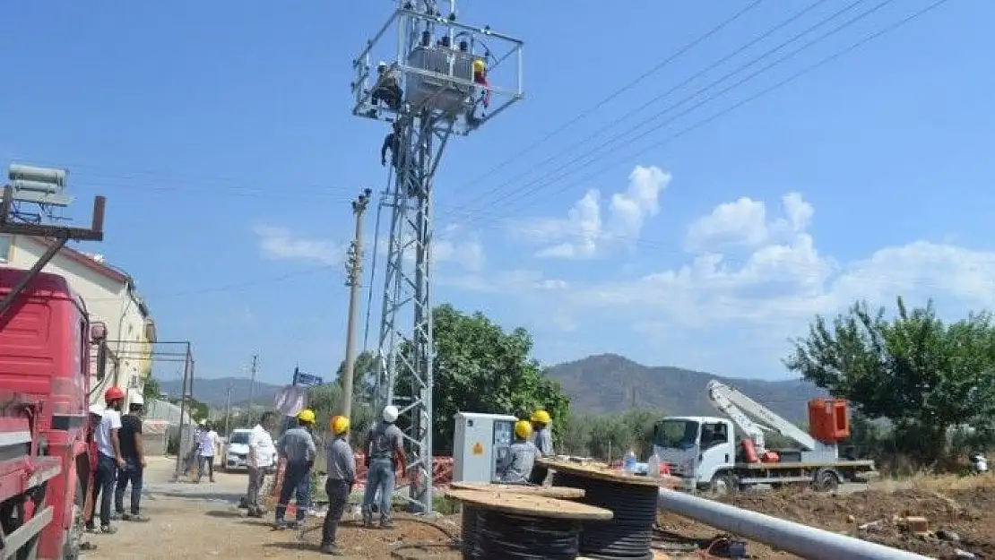 Cami Mahallesi Muhtarı Kavak, Mahallenin Elektrik Sorununu Çözdü