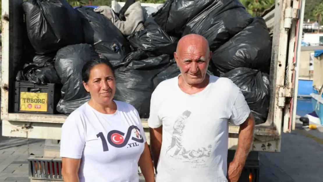 Çevreci Avcı çifti, Marmaris koylarında 150 torba atık topladılar
