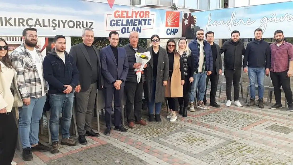 CHP'Lİ GENÇLERDEN BAŞKAN KOYUNCU'YA NEZAKET ZİYARETİ