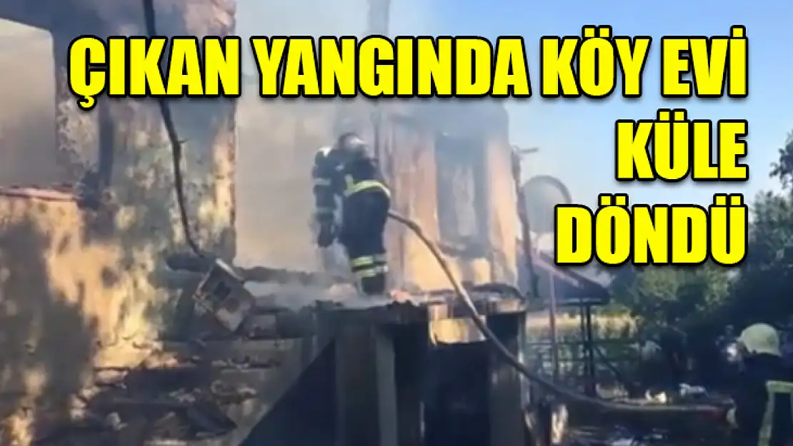 Çıkan Yangında Köy Evi Küle Döndü