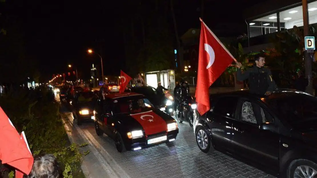 Cumhuriyet coşkusunu konvoyla kutladılar