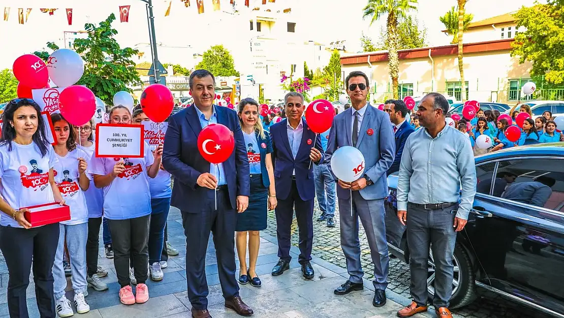 100. Yıl Cumhuriyet yürüyüşü