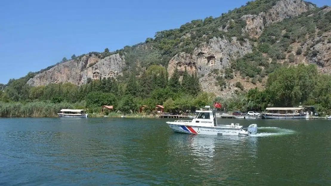 Dalyan'da jandarma ekiplerinden korona virüs uyarısı