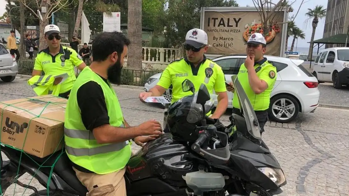 Sürücüler trafik kuralları hakkında bilgilendirildi