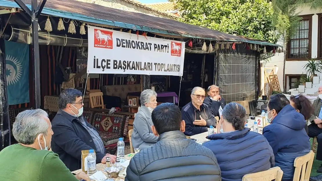 Demokrat Parti ilçe başkanları toplantısı yapıldı 