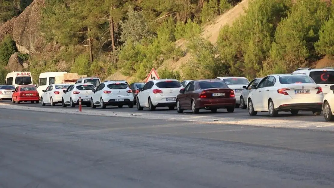 Denizli -Antalya karayolu çift yönlü trafiğe kapatıldı