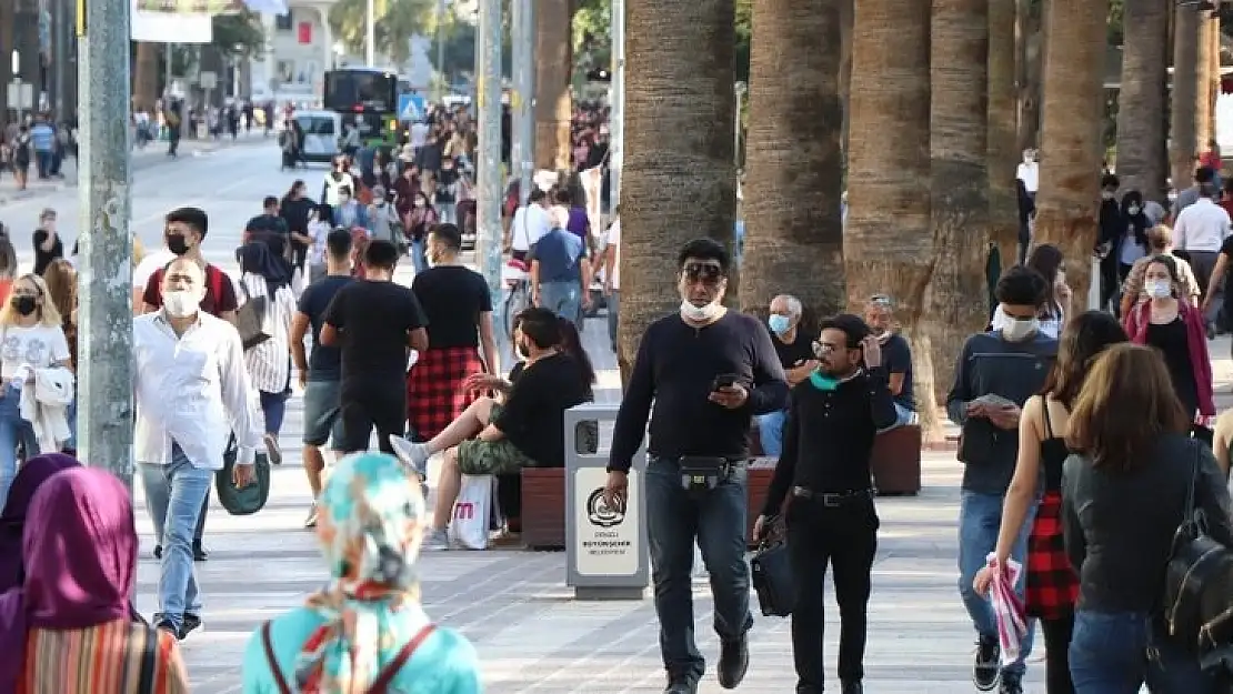 DENİZLİ'DE SOKAKTA SİGARA İÇMEK YASAKLANDI