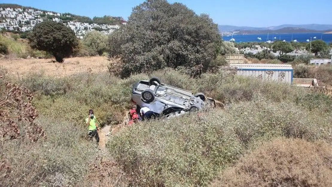 Dereye devrilen otomobildeki kadın yaşamını yitirdi