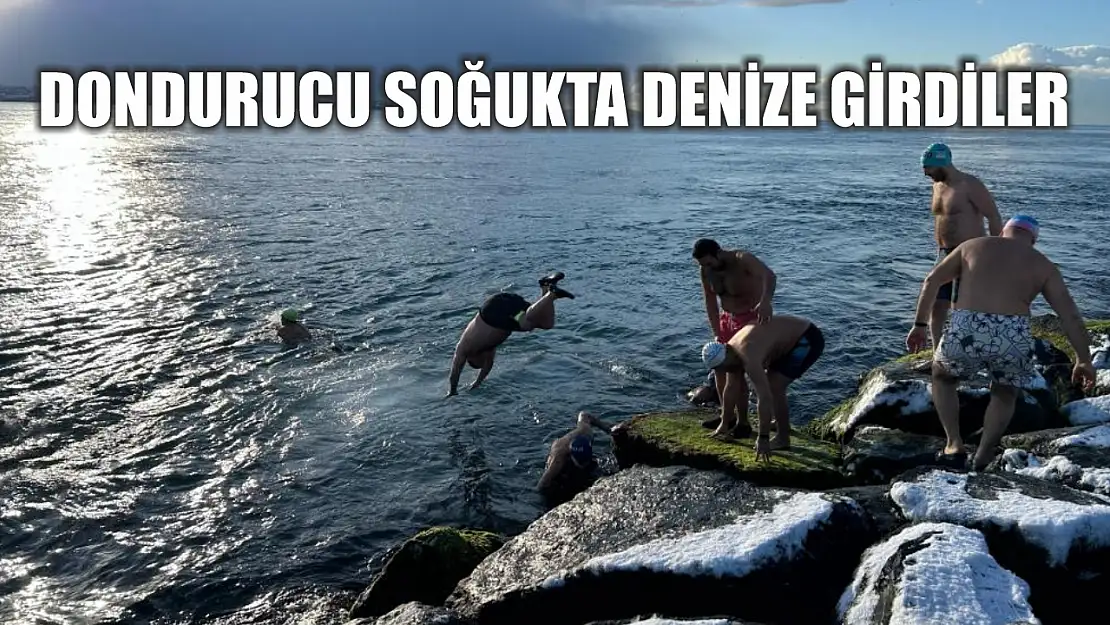 Dondurucu soğukta denize girdiler