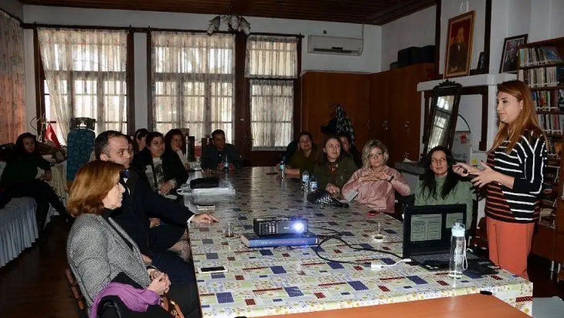 Ebeveynlere 'Çocuğa Sınır Koyma' eğitimi