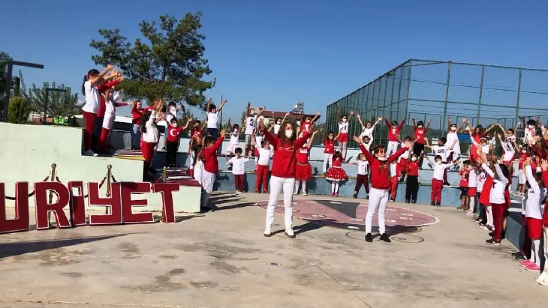 EGE OKULLARI FETHİYE KAMPÜSÜNDE CUMHURİYET COŞKUSU