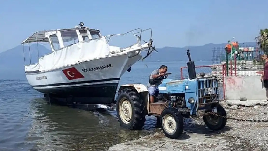 Eğitim sezonunu tamamlayan deniz araçları karaya çekildi