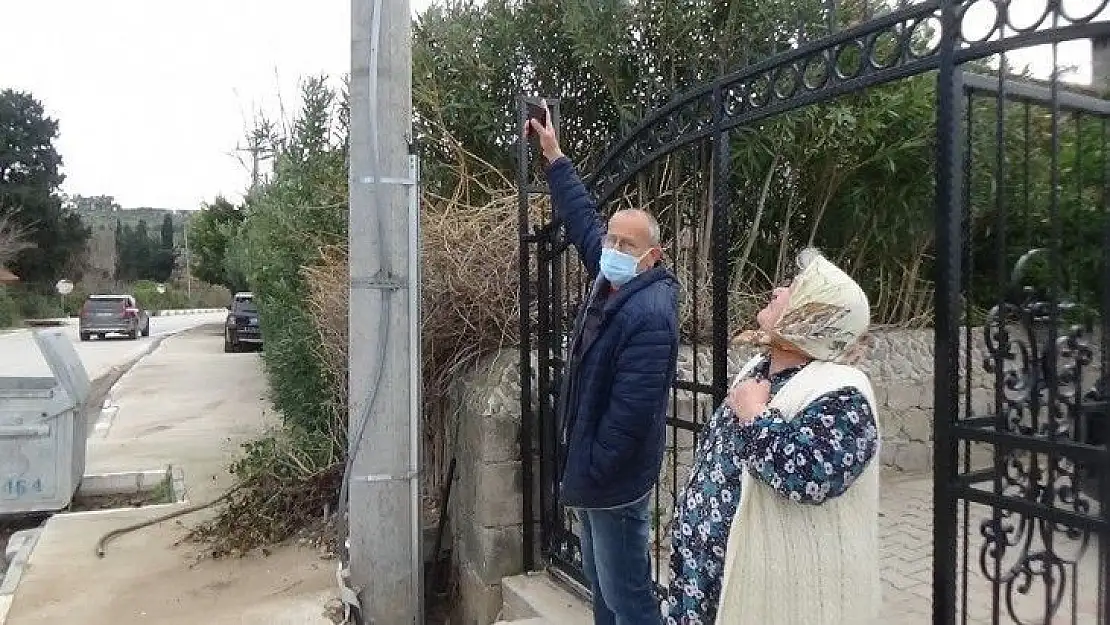 Elektrik kablosunu kesip götürdüler