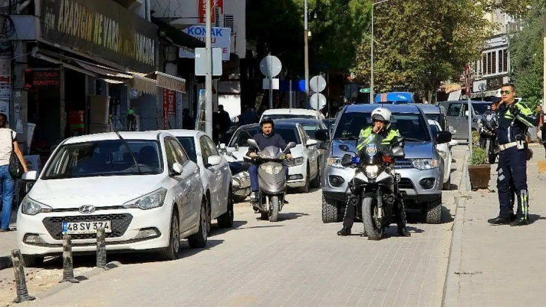 Emniyet Trafik Şube ceza yağdırdı