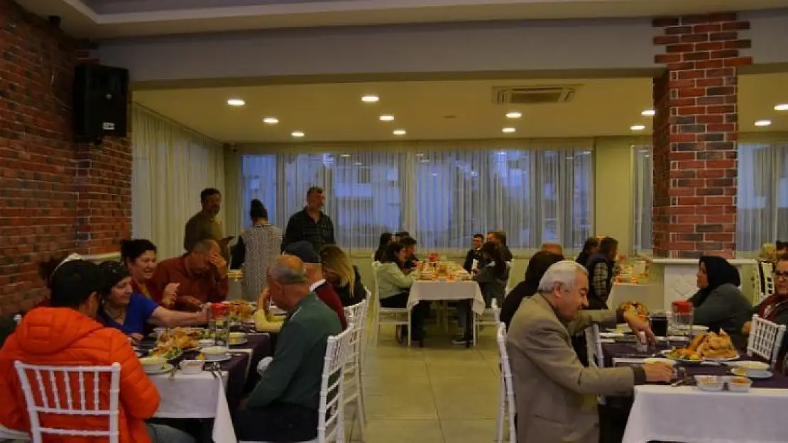 Eroğlu'ndan iftar yemeği