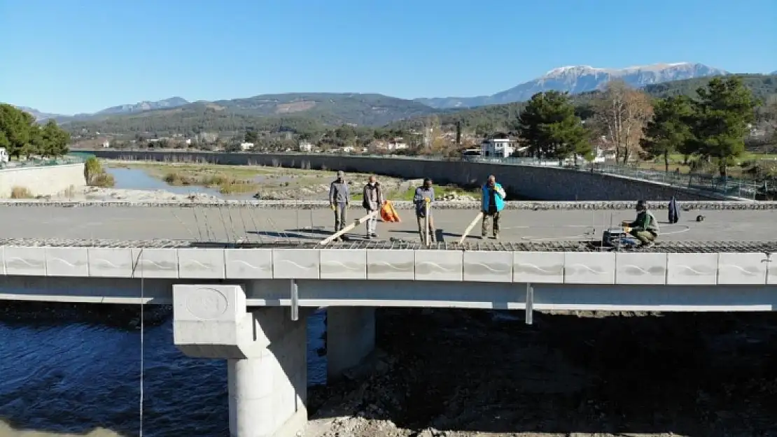 Eşen Çayı üzerindeki üçüncü köprü tamamlanıyor