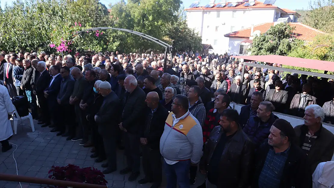 Eski başkan Karaçelik, toprağa verildi